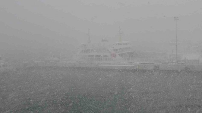 Yoğun Kar Yağışı Nedeniyle Çanakkale-kilitbahir Seferleri Durduruldu