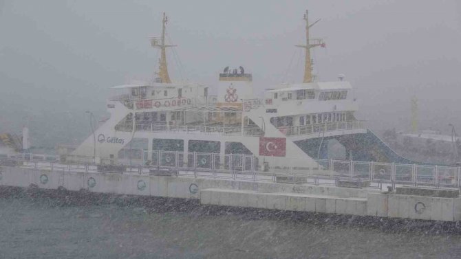 Çanakkale Boğazı Çift Yönlü Gemi Geçişlerine Kapatıldı