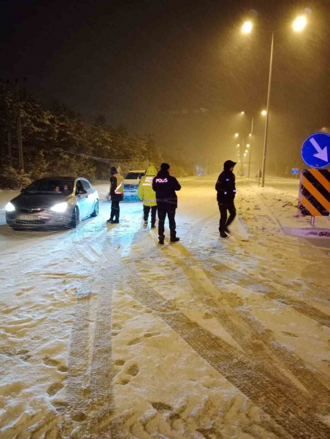 Yenice-çan Karayolunda Zincirsiz Ve Kar Lastiği Olmayan Araçlara İzin Verilmiyor
