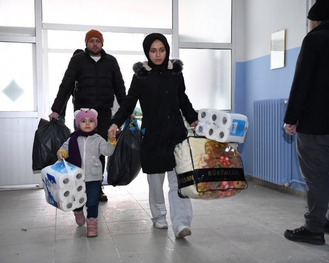 Keşanlılar Deprem Bölgesine Yardım İçin Seferber Oldu