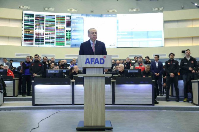 Cumhurbaşkanı Erdoğan Açıkladı: "912 Kişi Hayatını Kaybetti, 5 Bin 385 Kişi Yaralandı, 2 Bin 818 Bina Yıkıldı"