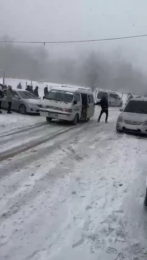 Karda Kayan Araçlar Ortalığı Birbirine Kattı