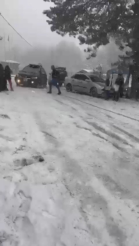 Karda Kayan Araçlar Ortalığı Birbirine Kattı