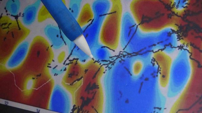 Deprem Uzmanından Önemli Uyarı: “Artçı Şoklar En Az 6 Ay Sürecektir”