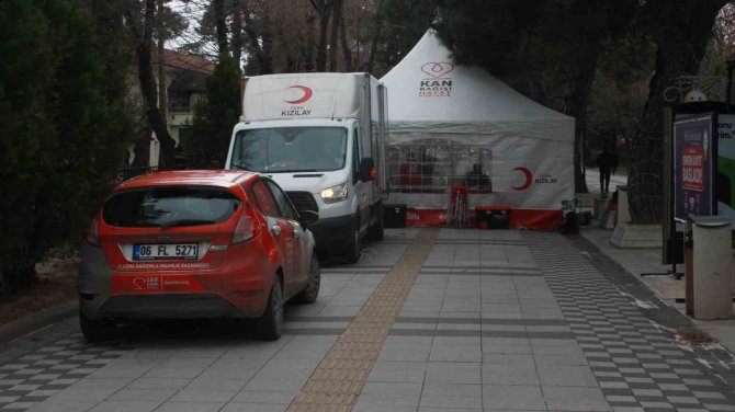 Deprem Sonrası Vatandaşlar Kan Bankalarına Koştu