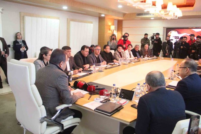 Başkan Böcek’ten Depremzedelere Konaklama Daveti