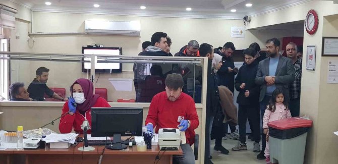 Karabük’te Deprem Bölgeleri İçin Kan Bağışı Yoğunluğu Yaşanıyor