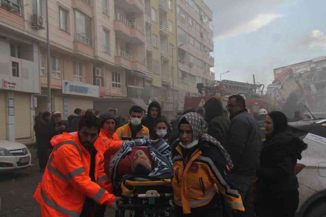 Deprem İ̇skenderun’da Büyük Yıkıma Yol Açtı