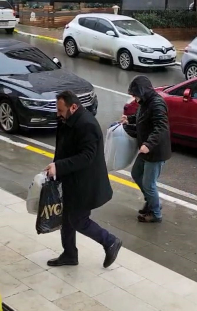 Pendik’te Vatandaşlar Depremzedeler İçin Seferber Oldu