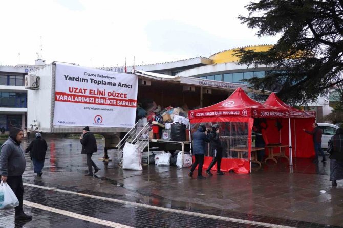 Düzceliler 7’den 70’e Yardıma Koştu