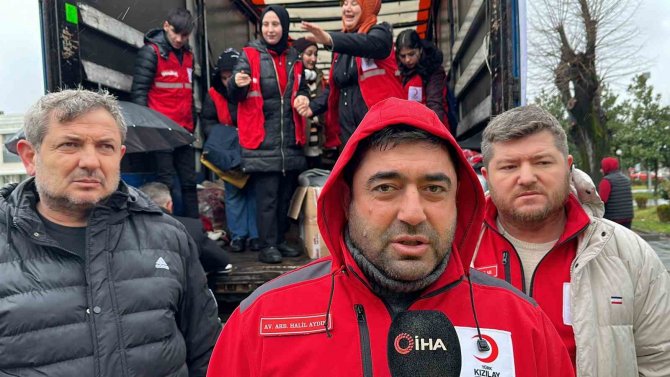 Soğuk Havaya Rağmen Şehrin Dört Bir Yanından Yardım Toplanıyor
