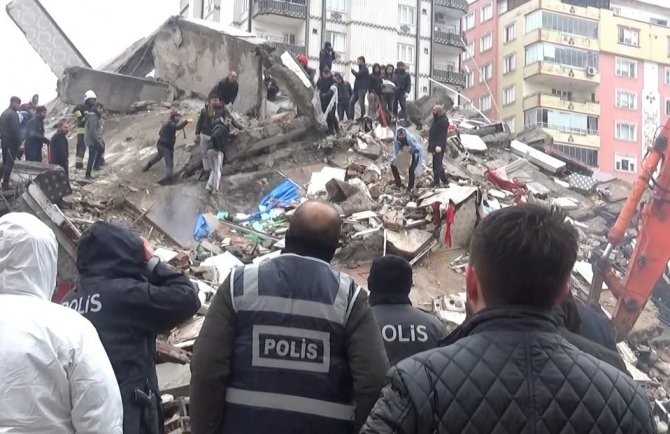 Gaziantep’teki Enkazda Çalışmalar Devam Ediyor