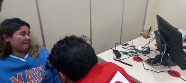 Kan Vermeye Gittiği Merkezde Evinin Yıkıldığını Öğrendi