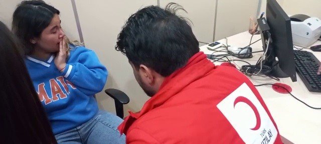 Kan Vermeye Gittiği Merkezde Evinin Yıkıldığını Öğrendi