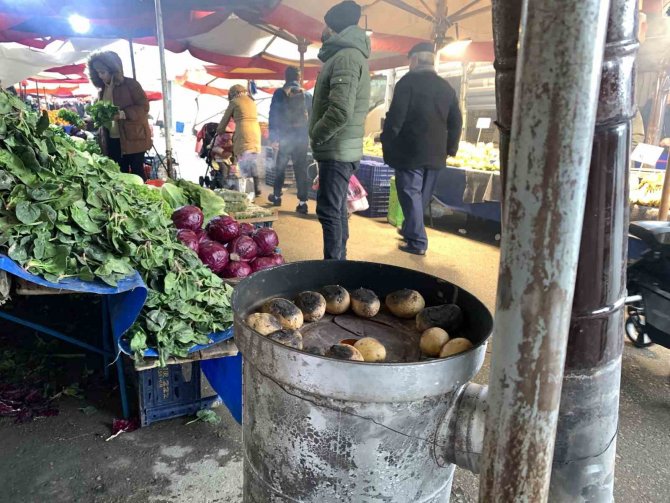 Pazar Esnafının Soğuk Havayla Mücadelesi Sürüyor