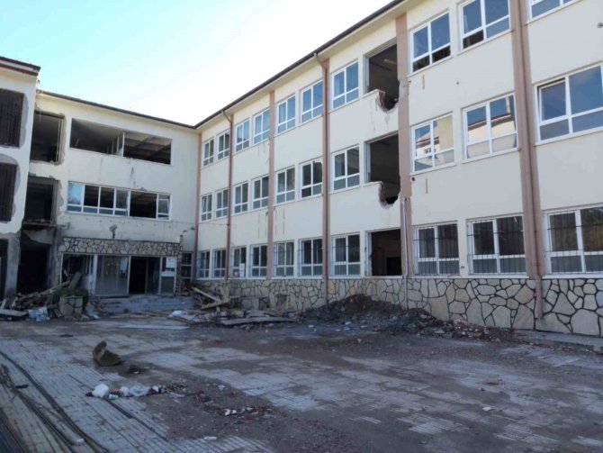 Fethiye’de Okullar Depreme Karşı Güçlendiriliyor