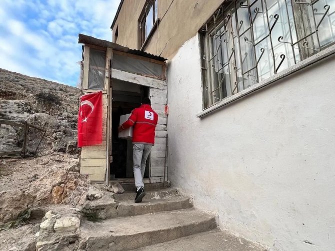 Bayburt Kızılay Şubesi Deprem Bölgesine Gitmek Üzere Hazırlıklarını Sürdürüyor