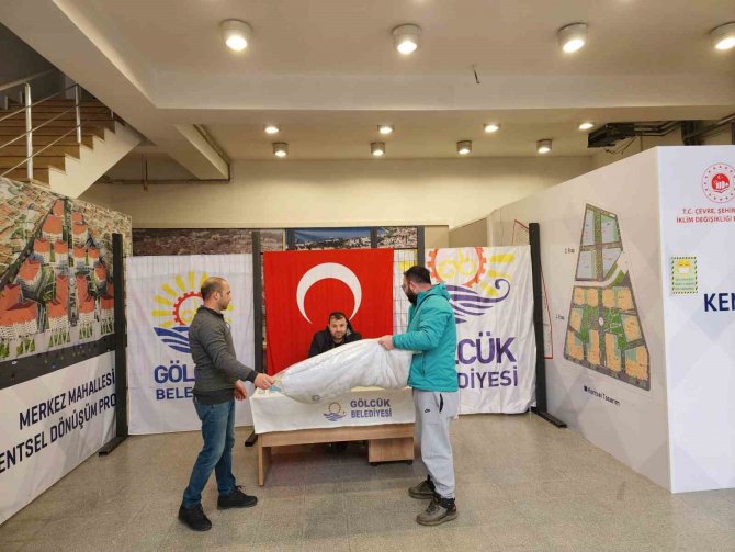 Deprem Bölgesine Dört Koldan Destek