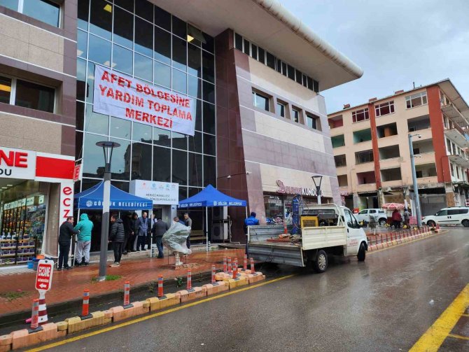 Deprem Bölgesine Dört Koldan Destek