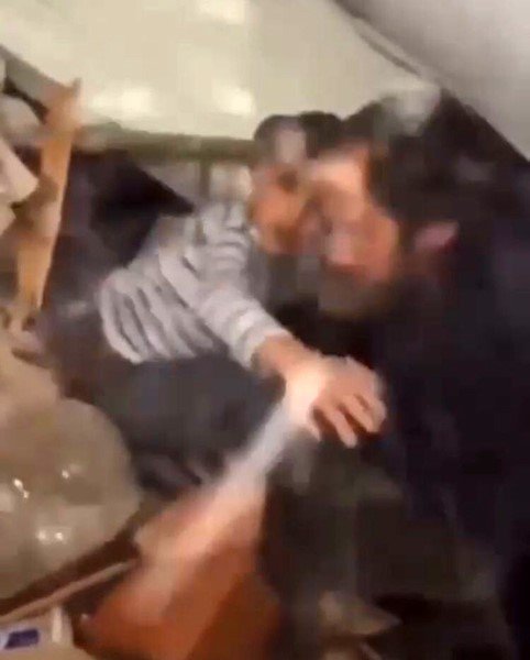 Hatay’da Depremde Yıkılan Apartmandan Bir Aile Böyle Kurtarıldı