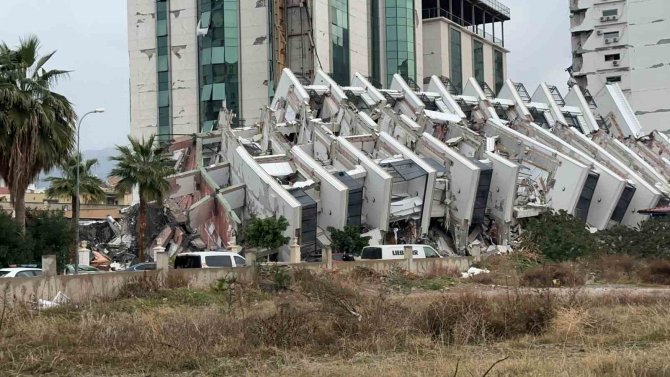 İ̇skenderun’da 20’nin Üzerinde Bina Yıkıldı