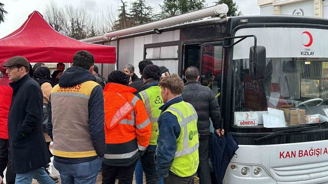 Düzceliler Deprem İçin Kan Bağışı Kuyruğuna Girdi