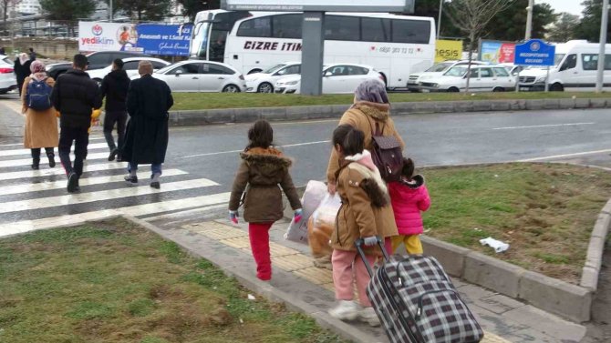 Diyarbakır’da Vatandaşlar Şehri Terk Ediyor