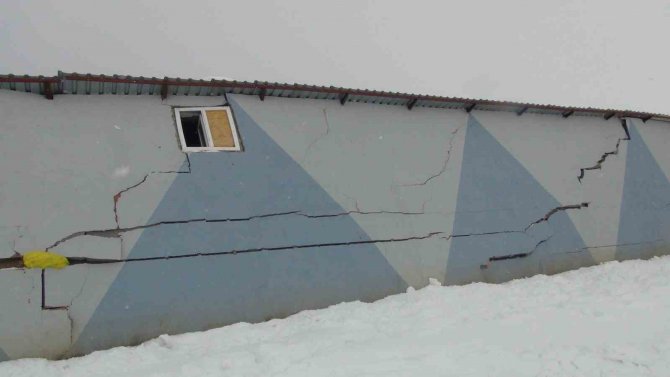 Patates Deposu Deprem Sonrası Çöktü
