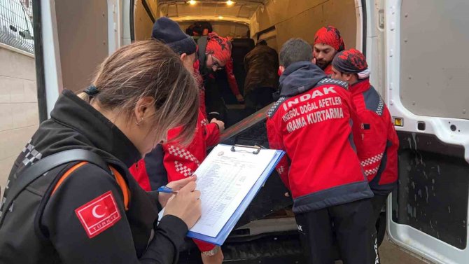 İ̇ndak Ekibi Deprem Bölgesine Hareket Etti