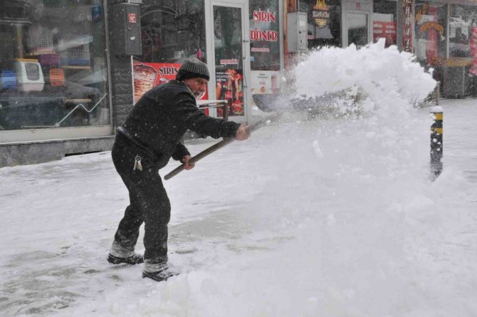 Kars’ta Kar Yağışı Hayatı Olumsuz Etkiliyor