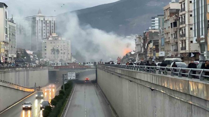 İ̇skenderun’da 20’nin Üzerinde Bina Yıkıldı