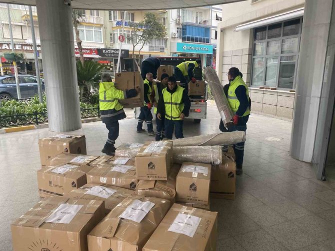 İ̇zmirli Belediyelerden Deprem Bölgelerine Yardım Eli