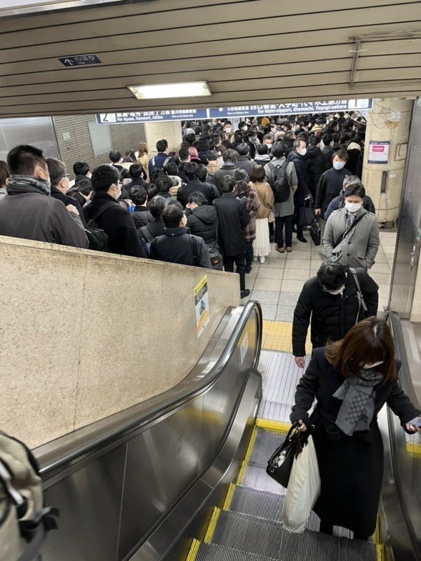 Tokyo Metrosu’nda Şüpheli Madde Alarmı