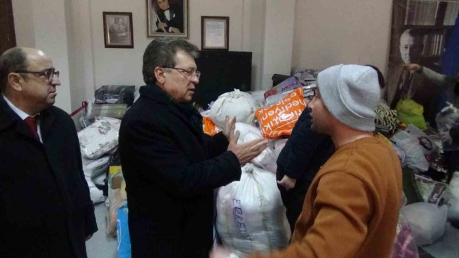 Edremit’ten Deprem Bölgesine Yardım Eli
