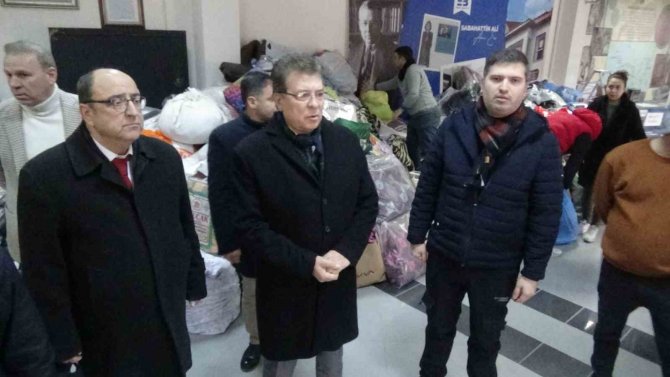 Edremit’ten Deprem Bölgesine Yardım Eli