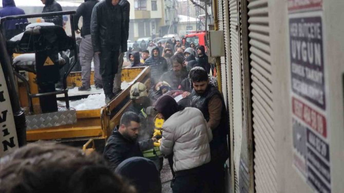 Günün İlk Işıklarıyla Deprem Bölgesi