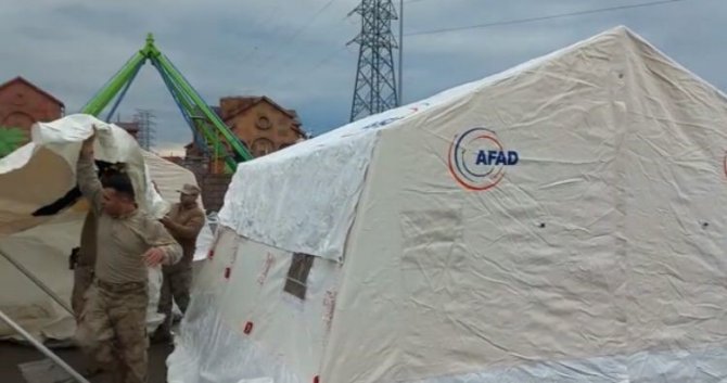 Osmaniye’de Çadırlar Kuruluyor