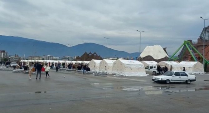 Osmaniye’de Çadırlar Kuruluyor