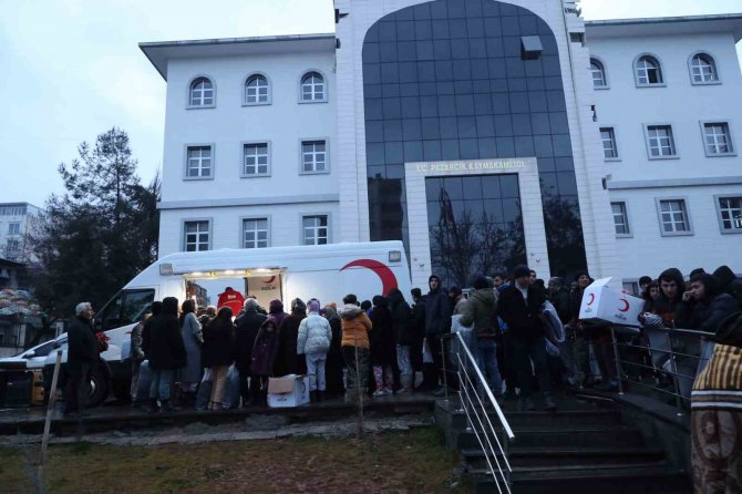 Kızılay Ekipleri Deprem Bölgesinde