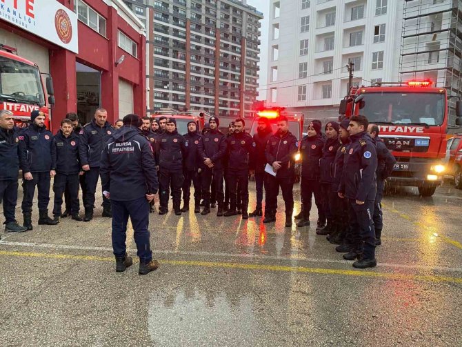 Bursa Afad Ve Büyükşehir İ̇tfaiye Dairesi Ekipleri Deprem Bölgesine Doğru Yola Çıktı