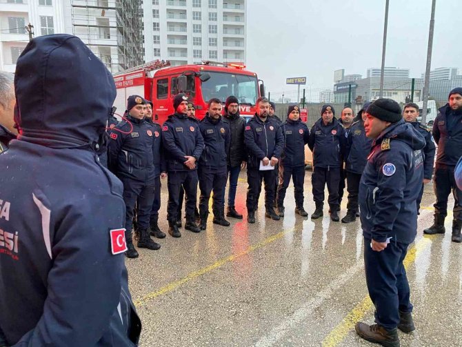 Bursa Afad Ve Büyükşehir İ̇tfaiye Dairesi Ekipleri Deprem Bölgesine Doğru Yola Çıktı