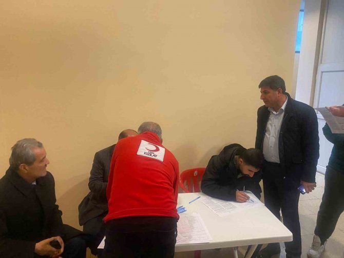 Deprem Bölgesine Destek İçin Kızılay Siirt Şubesi Ekipleri Yola Çıktı