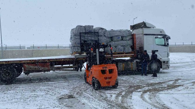 Erzincan’daki Afad Lojistik Deposundan Deprem Bölgelerine Yardım