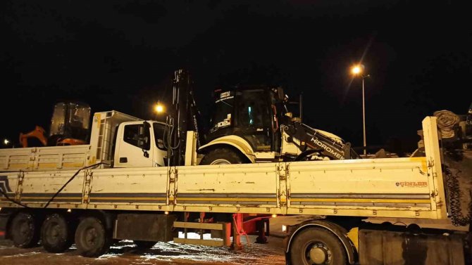 Tarihi Alan Başkanlığı Deprem Bölgesine Ekipman Ve Teknik Personel Gönderdi