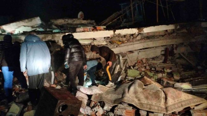 Kahramanmaraş’taki Deprem De Osmaniye’de De Bina Yıkıldı