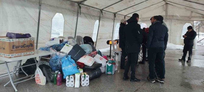 Depremzedeler İçin Tek Yürek Oldular