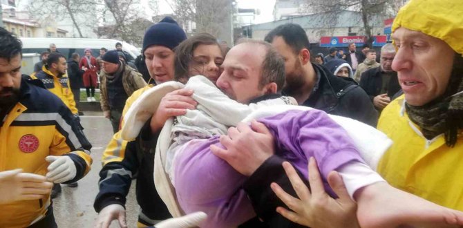 Kahramanmaraş’ta 5 Yaşındaki Çocuk, Depremden 7 Saat Sonra Canlı Olarak Kurtarıldı