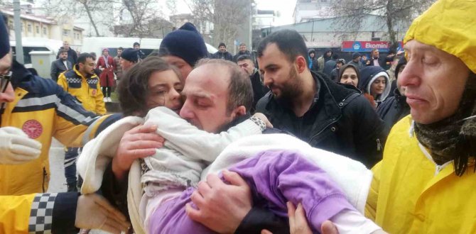 Kahramanmaraş’ta 5 Yaşındaki Çocuk, Depremden 7 Saat Sonra Canlı Olarak Kurtarıldı