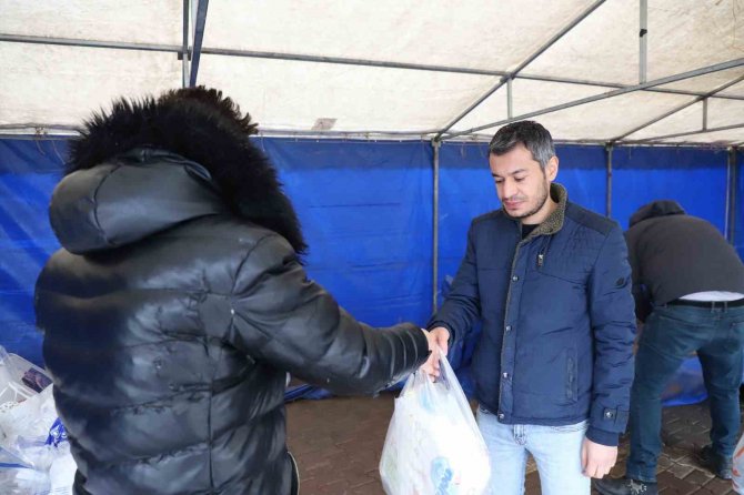 Depremzedeler İçin Yardım Kampanyası Başlatıldı