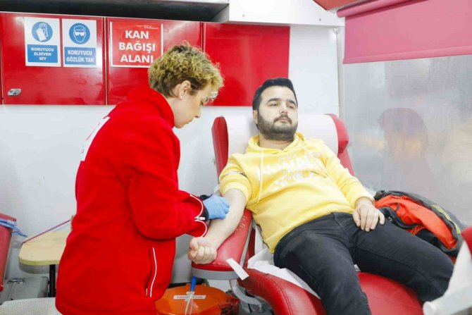 Deprem Bölgesine Kan Bağışı
